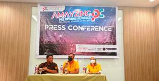 Satria Utama, Direktur Halla Mohana Andrie Gotama dan Management PT Halla Mohana Endang saat konferensi pers peresmian Alfresco di Mal Pekanbaru XChange.